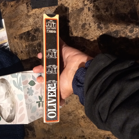 Vintage 80's "Oliver!" Collectible VHS. New/Sealed. - Picture 5 of 6